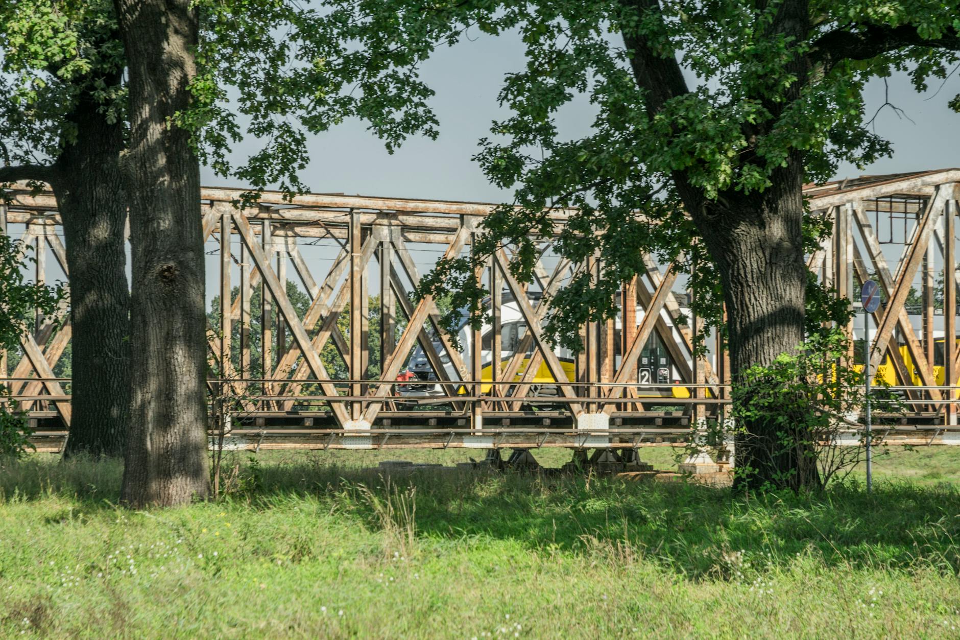 Mapa infrastruktury Dęblina pokazująca lokalizację sklepów, szkół i placówek zdrowia